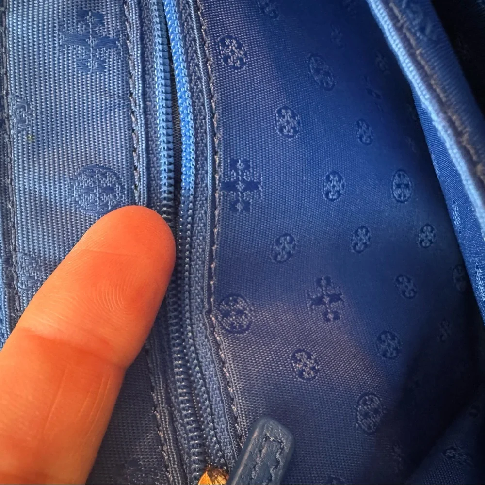 Tory Burch Britten Blue Pebbled Leather Zip Wristlet Pouch